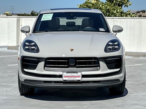 Certified 2026 Porsche Macan AWD/4WD image 11