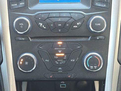 Used 2017 Ford Fusion SE image 30