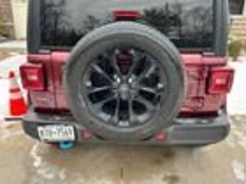 Used 2022 Jeep Wrangler Unlimited Sahara w/ Dual Top Group image 8