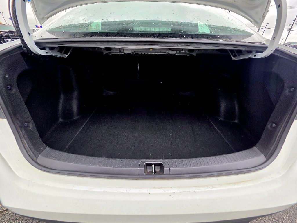 Used 2025 Toyota Corolla LE FWD image 6