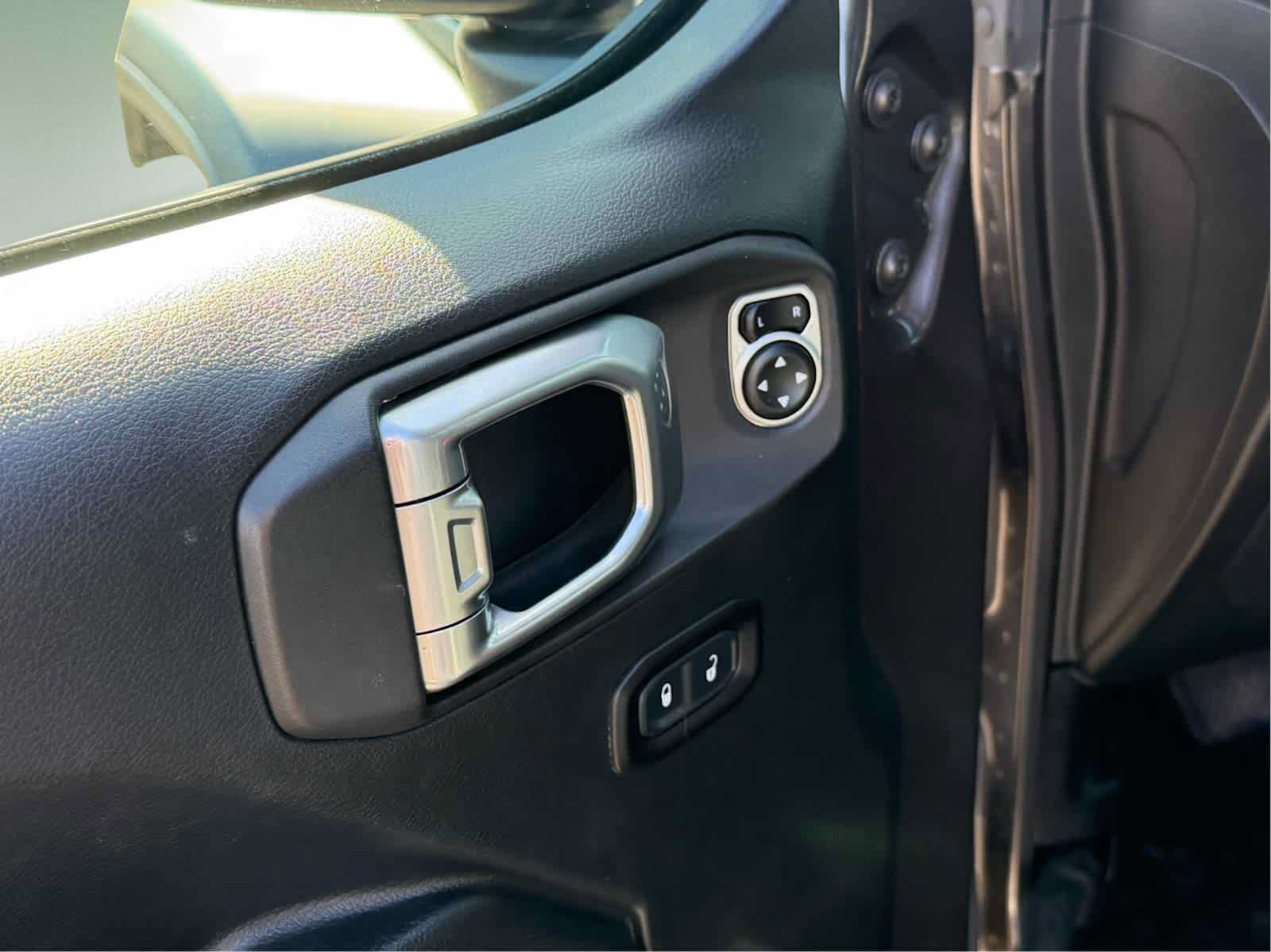 Used 2018 Jeep Wrangler Unlimited Rubicon AWD/4WD image 9