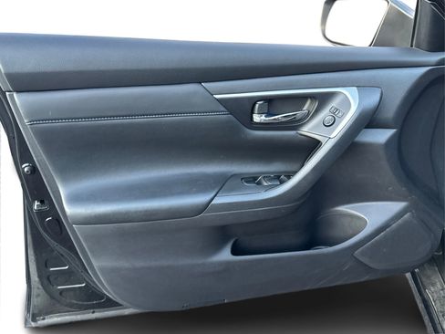 Used 2017 Nissan Altima 2.5 SR w/ Midnight Edition Package image 23