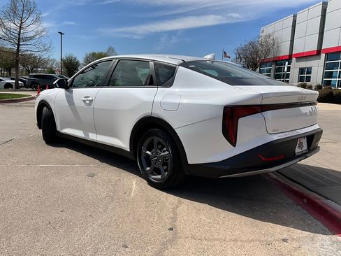 Used 2025 Kia K4 LXS image 8