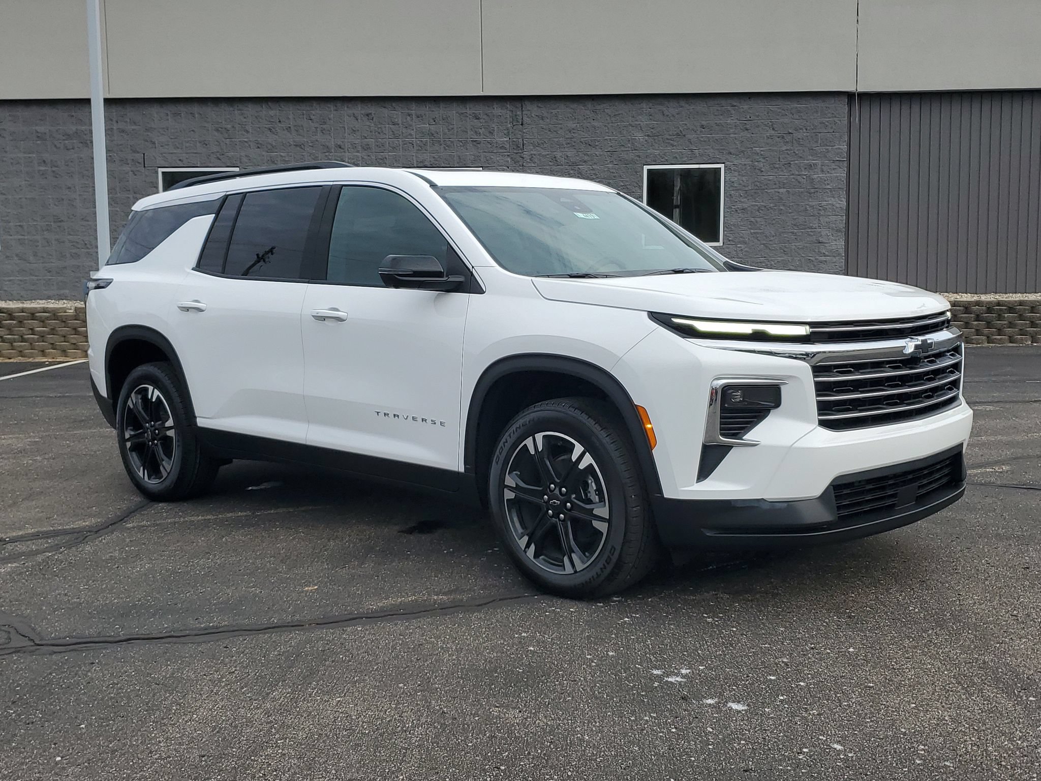New 2027 Chevrolet Traverse LT w/ Driver Confidence Package AWD/4WD image 3