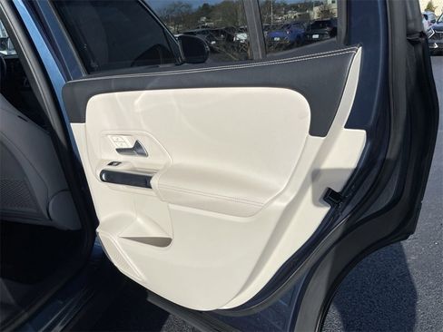 Used 2020 Mercedes-Benz GLB 250 4MATIC image 23