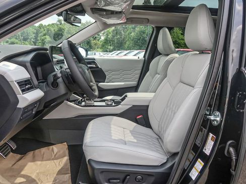 New 2025 Mitsubishi Outlander AWD image 27