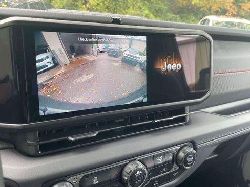 Used 2024 Jeep Wrangler Unlimited Rubicon image 28