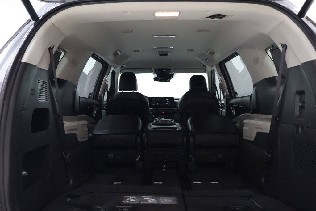 Used 2023 Kia Carnival EX FWD image 42
