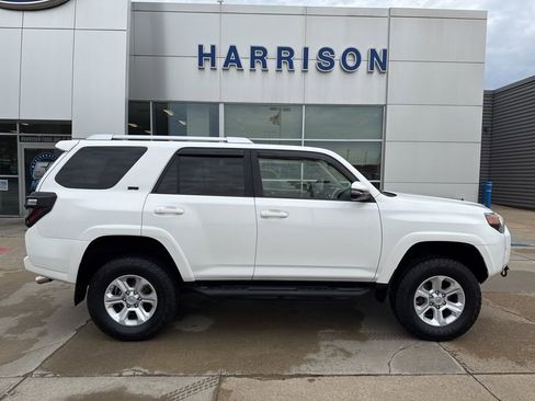 Used 2016 Toyota 4Runner SR5 Premium image 4