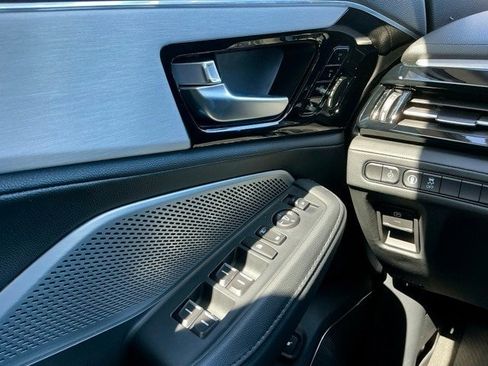 Certified 2025 Acura MDX SH-AWD image 25