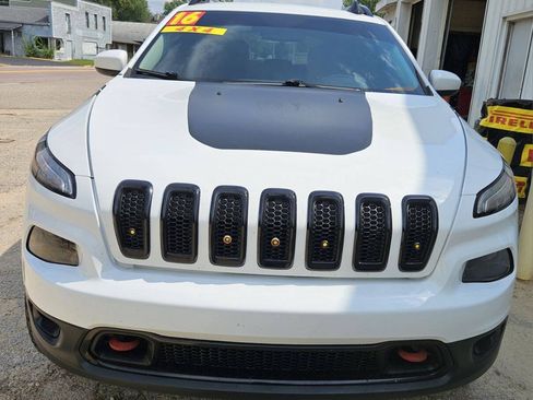 Used 2016 Jeep Cherokee Latitude w/ Cold Weather Group AWD/4WD image 2