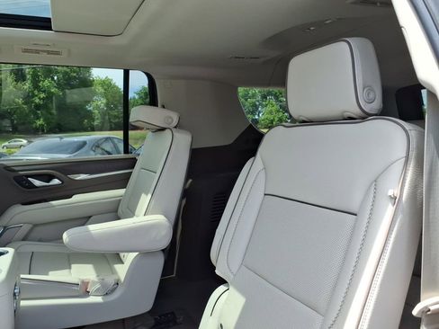 Used 2022 GMC Yukon XL Denali AWD/4WD image 12