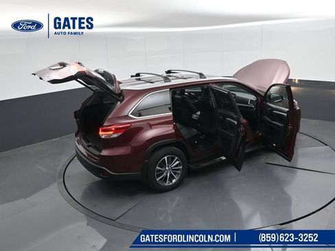 Used 2017 Toyota Highlander XLE AWD/4WD image 58