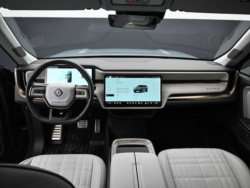 Used 2025 Rivian R1S Premium AWD/4WD image 6