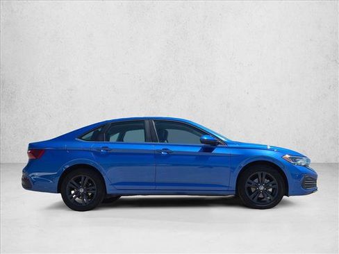 Used 2023 Volkswagen Jetta SE FWD image 4