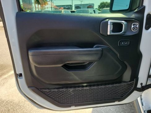 Used 2022 Jeep Wrangler Sport AWD/4WD image 16