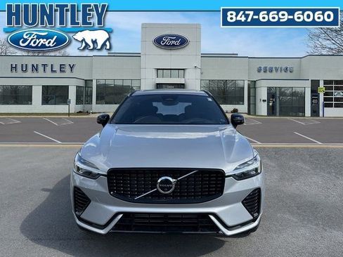 Used 2022 Volvo XC60 T8 R-Design w/ Advanced Package image 3