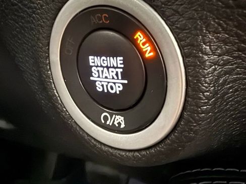 Used 2022 Dodge Challenger SXT image 24