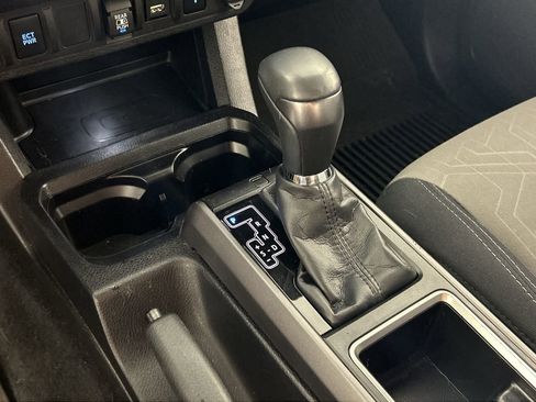 Used 2022 Toyota Tacoma TRD Off-Road RWD image 15