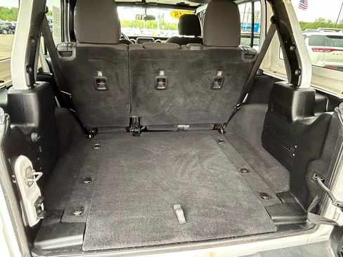 Used 2018 Jeep Wrangler Unlimited Sport S AWD/4WD image 17
