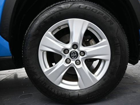 Used 2019 Toyota RAV4 XLE w/ Carpet Mat Package AWD/4WD image 34