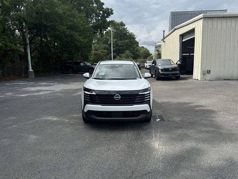 Used 2025 Nissan Kicks SV image 2