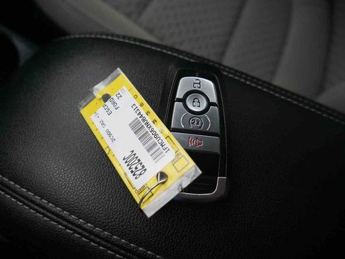Used 2022 Ford Escape SE w/ SE Sport Appearance Package AWD/4WD image 24