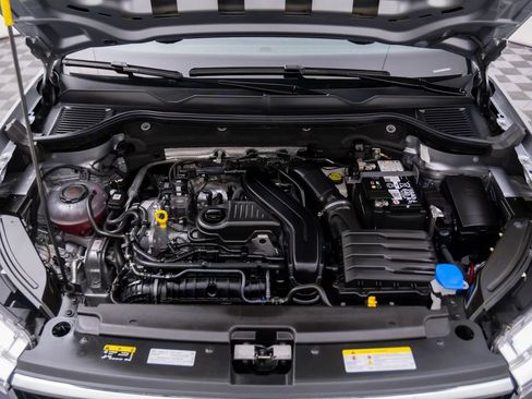 Used 2024 Volkswagen Taos SE image 32