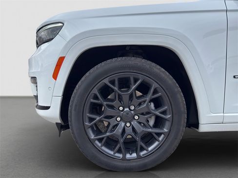 Used 2025 Jeep Grand Cherokee L Summit w/ Advanced Protech Group IV image 5