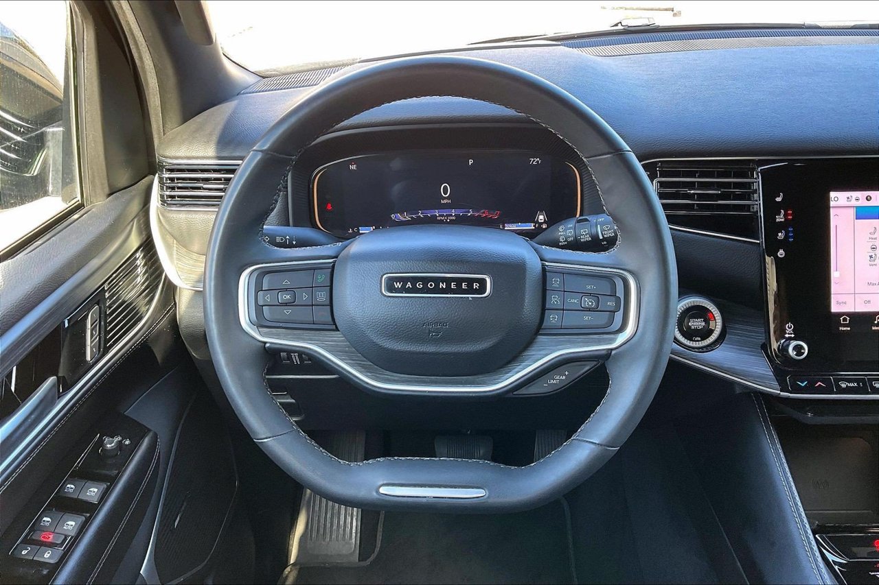 Used 2024 Jeep Wagoneer Series III AWD/4WD image 9