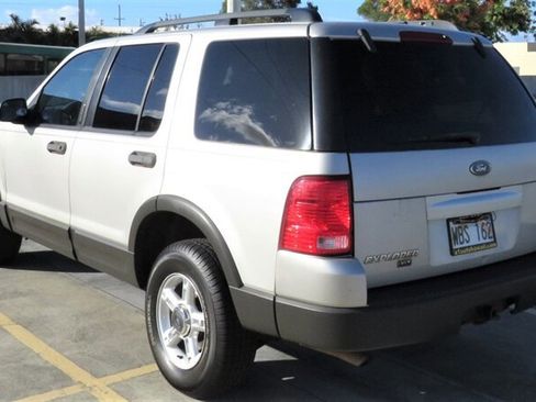 Used 2003 Ford Explorer XLT AWD/4WD image 3
