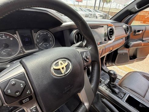 Used 2017 Toyota Tacoma Limited w/ Tow Package AWD/4WD image 25