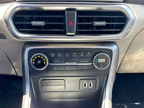 Used 2019 Ford EcoSport SE w/ SE Convenience Package FWD image 16