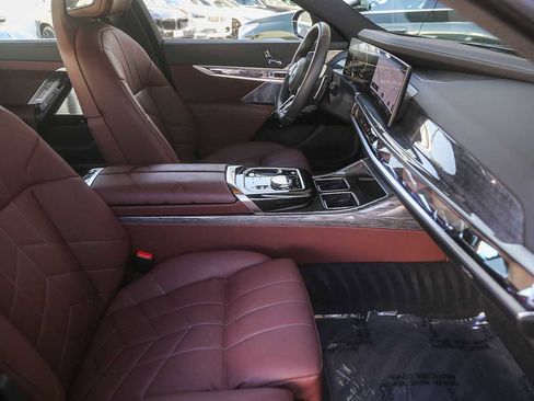 Used 2025 BMW 750e xDrive w/ Premium Package image 13