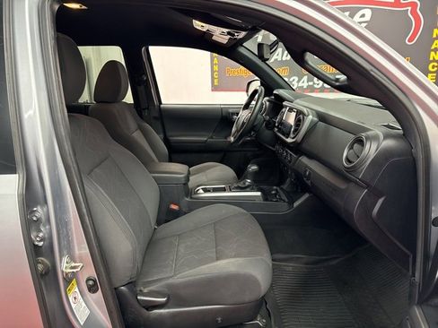 Used 2017 Toyota Tacoma TRD Off-Road image 34