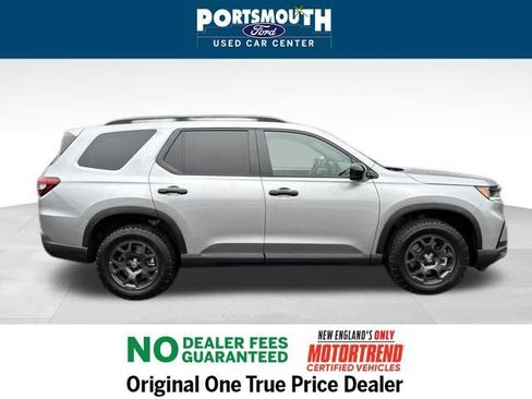 Used 2025 Honda Pilot TrailSport image 6
