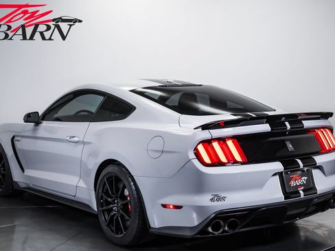 Used 2016 Ford Mustang Shelby GT350 w/ Technology Package RWD image 3
