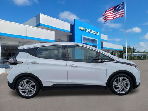 Used 2023 Chevrolet Bolt LT w/ Driver Confidence Package FWD image 2