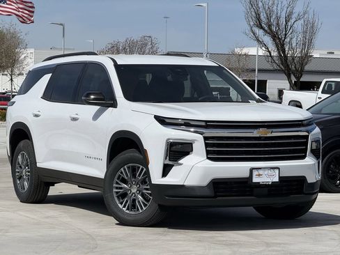 New 2026 Chevrolet Traverse LT image 2