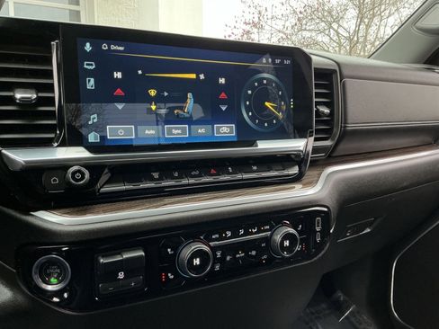 Used 2025 Chevrolet Silverado 2500 LT w/ Convenience Package image 29