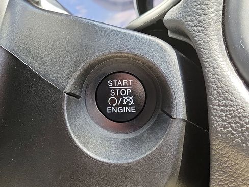 Used 2018 Jeep Compass Latitude image 19