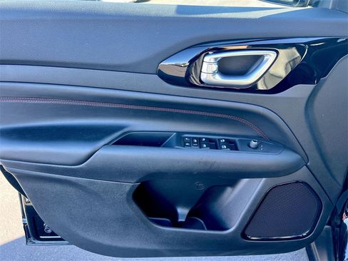 Used 2024 Jeep Compass Trailhawk image 19