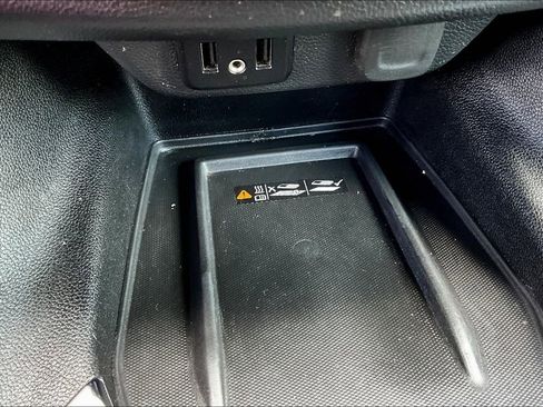 Used 2023 Chevrolet Traverse LT image 32