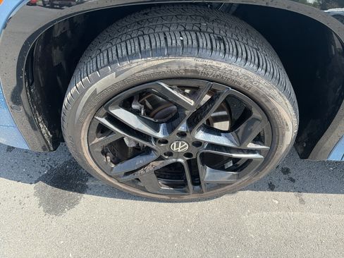 Used 2025 Volkswagen Tiguan SE R-Line AWD/4WD image 14