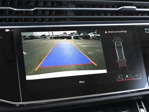 Used 2023 Audi Q8 Premium image 9