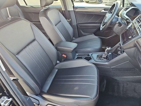 Used 2024 Volkswagen Tiguan SE image 12