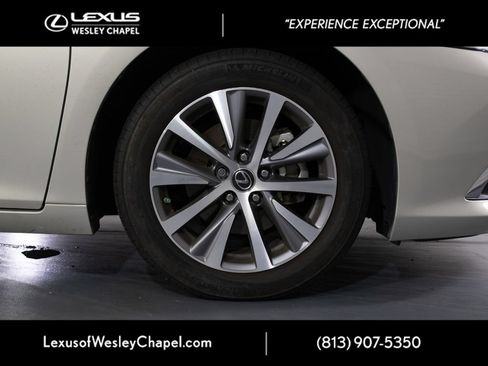 Used 2020 Lexus ES 300h w/ Premium Package FWD image 3