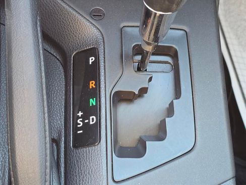 Used 2018 Toyota RAV4 LE FWD image 19