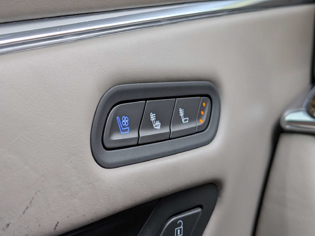 Certified 2023 Cadillac Escalade Premium Luxury Platinum w/ LPO, Radiant Package AWD/4WD image 29