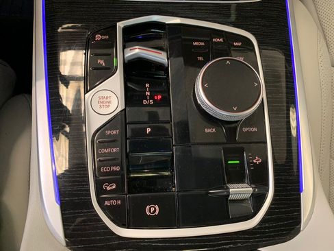 Used 2024 BMW X7 xDrive40i w/ M Sport Package AWD/4WD image 56